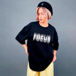 Футболка оверсайз унисекс "FOCUS" Эффект двоения, черная - Сүрөт 1